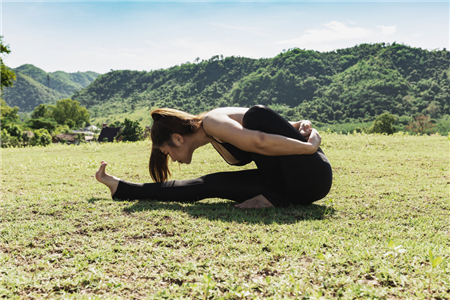 ĐÔI NÉT VỀ TƯ THẾ GẬP NGƯỜI MARICHI I TRONG YOGA